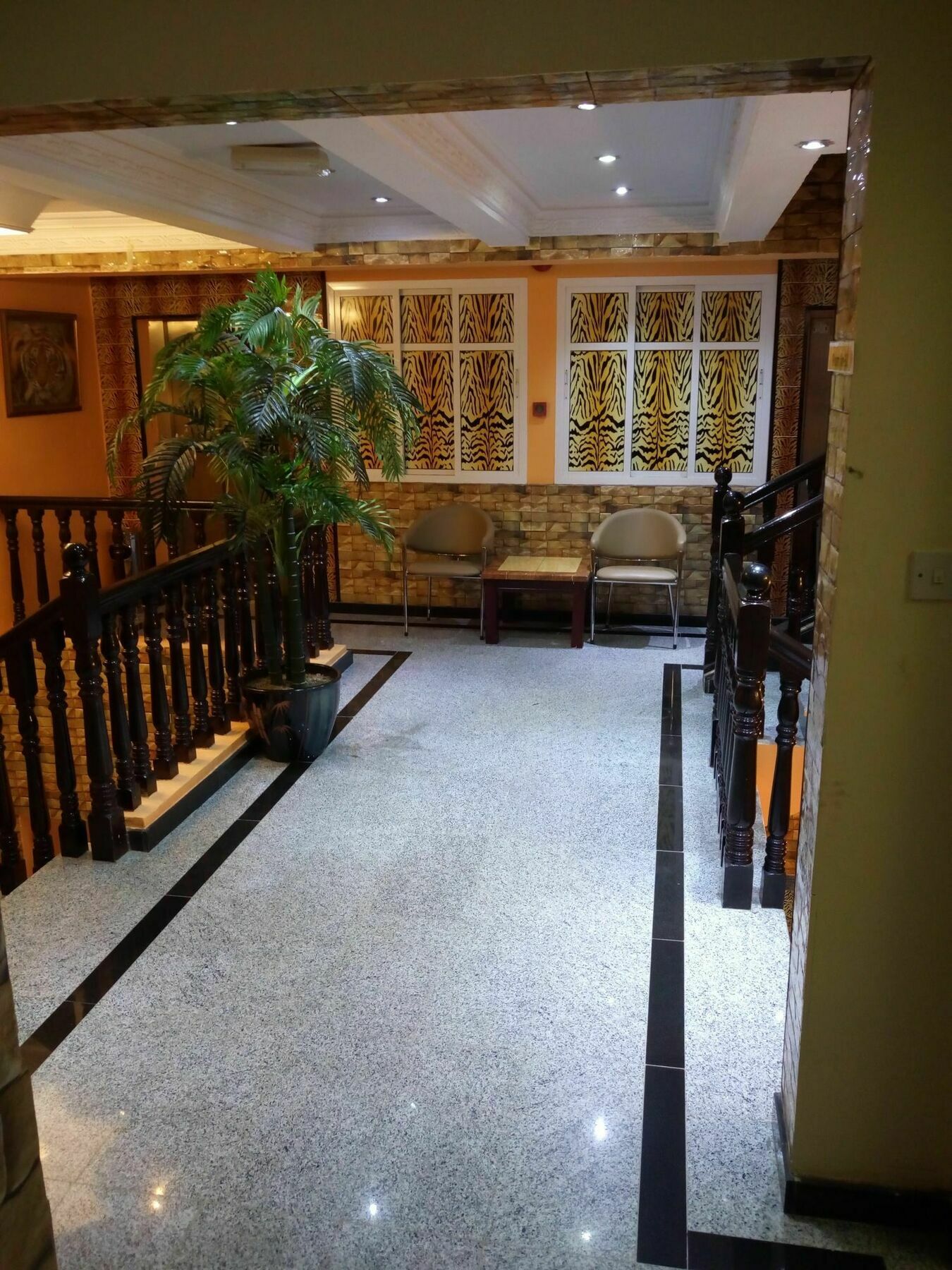 Tiger Home Hotel Apartments Маскат Екстериор снимка