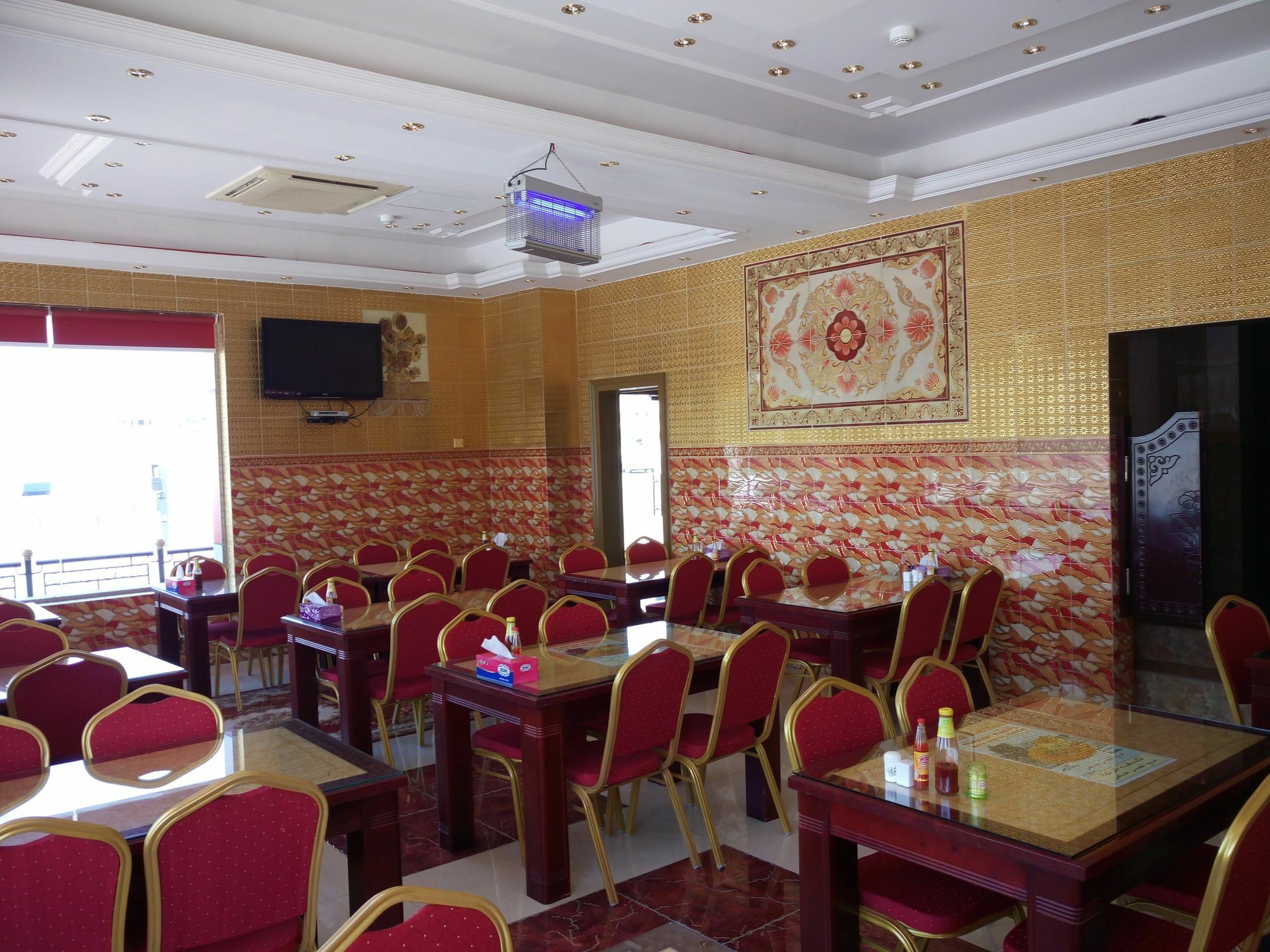 Tiger Home Hotel Apartments Маскат Екстериор снимка